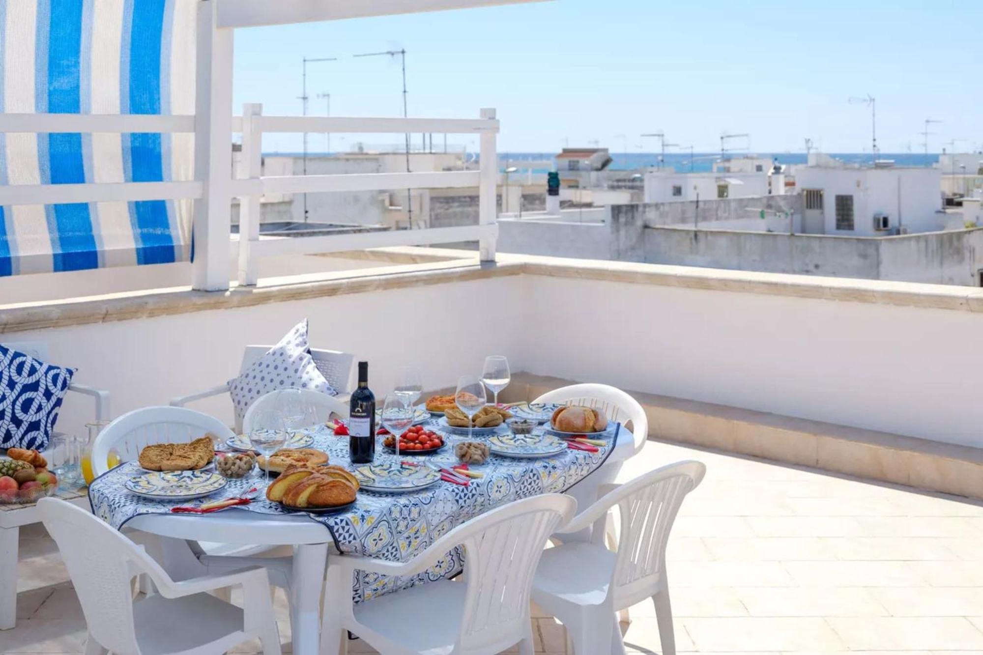 Emerald Residence Sleeps 12 With Sea View Porto Cesareo Exterior photo