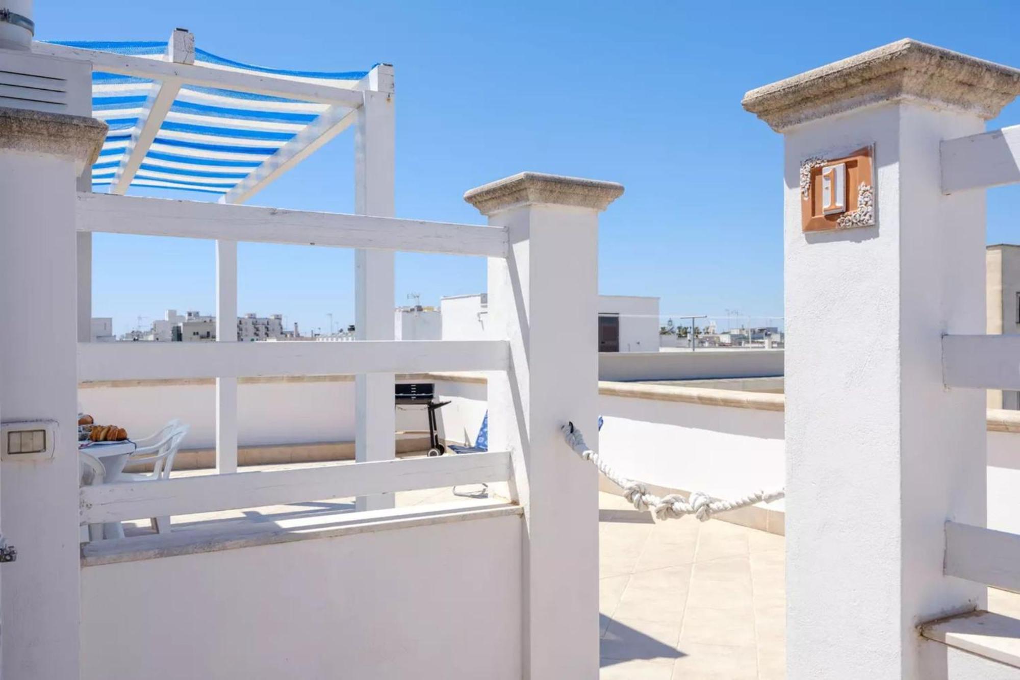 Emerald Residence Sleeps 12 With Sea View Porto Cesareo Exterior photo